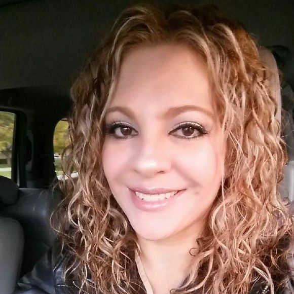 Meet your Posher, Laura - Picture 1 of 1